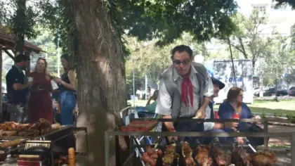 Dia do Churrasco e Chimarrão: Praça da Bandeira atrai grande público para celebrar a data