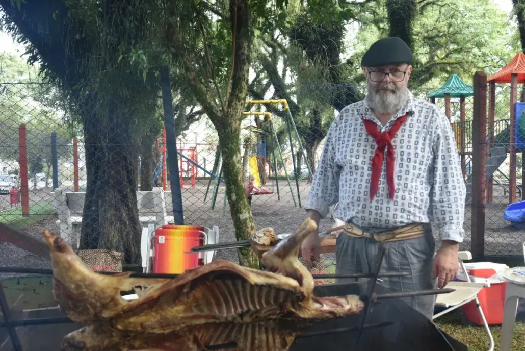 Dia do Churrasco e Chimarrão: Praça da Bandeira atrai grande público para celebrar a data