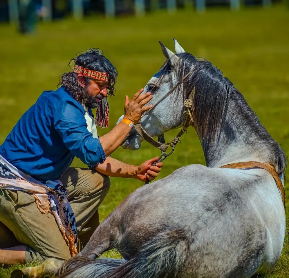 Olimpíadas Campeiras da Fenachim terão presença do Bruxo dos Potros e valorizam tradição gaúcha