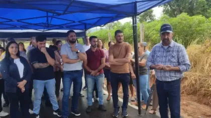 Prefeito destaca desafios financeiros e cobra parceria entre municípios durante entrega de pavimentação no interior
