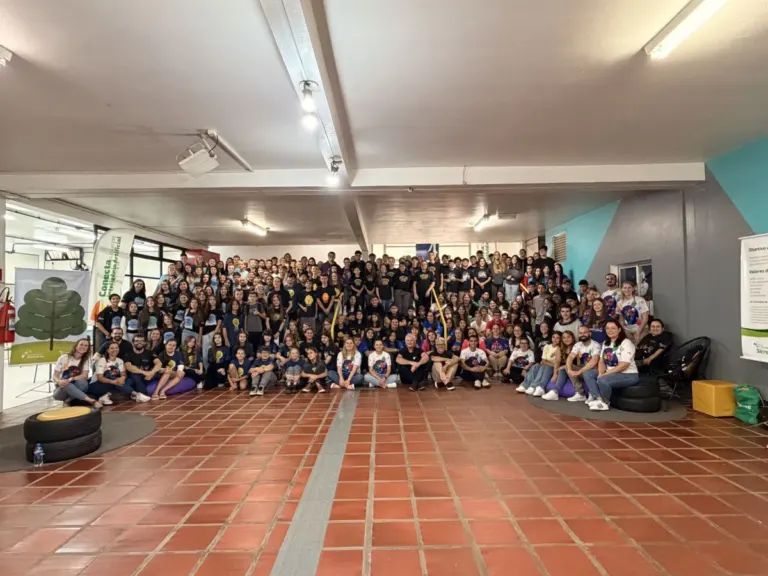 Programa de educação cooperativa reúne mais de 500 alunos e professores