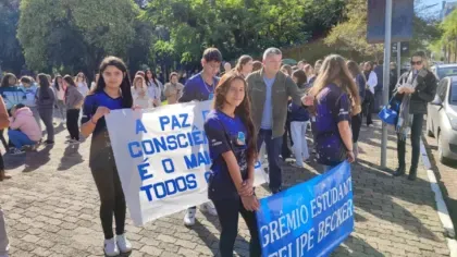 Caminhada pela Paz mobiliza comunidade e reforça compromisso com a não violência 