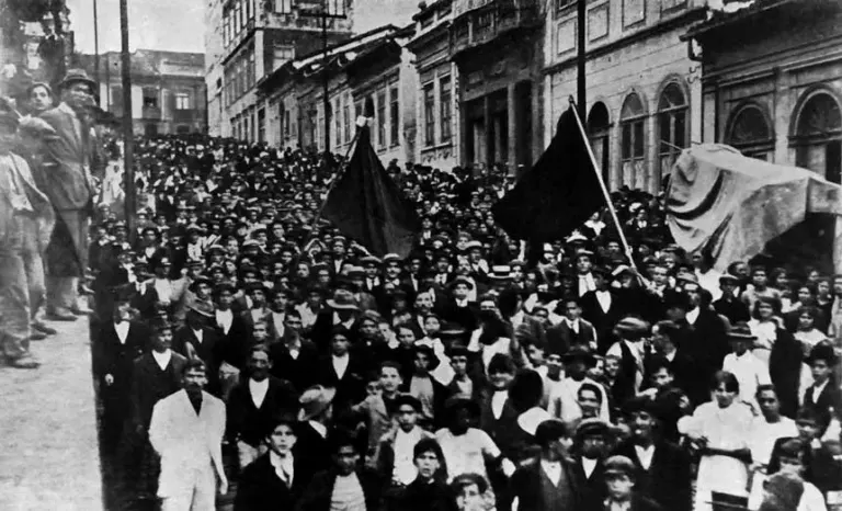 Do confronto à confraternização: o significado do Dia do Trabalhador ao longo do tempo
