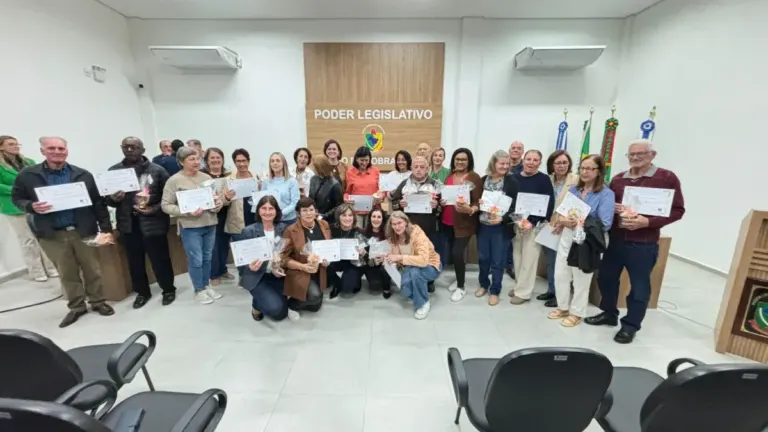 Passo do Sobrado homenageia servidores aposentados com Comenda Luciane Jacobsen Sins