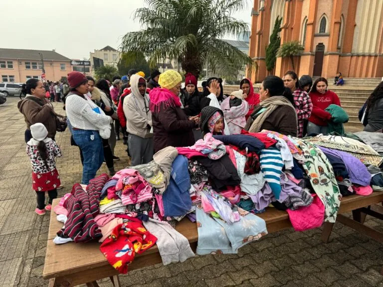 Feira da Campanha do Agasalho atende mais de 300 pessoas