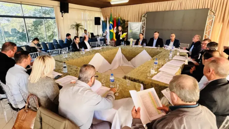 Amvarp e Cisvale realizam assembleia geral na abertura da Festa da Produção