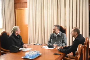 Prefeito recebe convite para abertura da Copa América de Eisstocksport