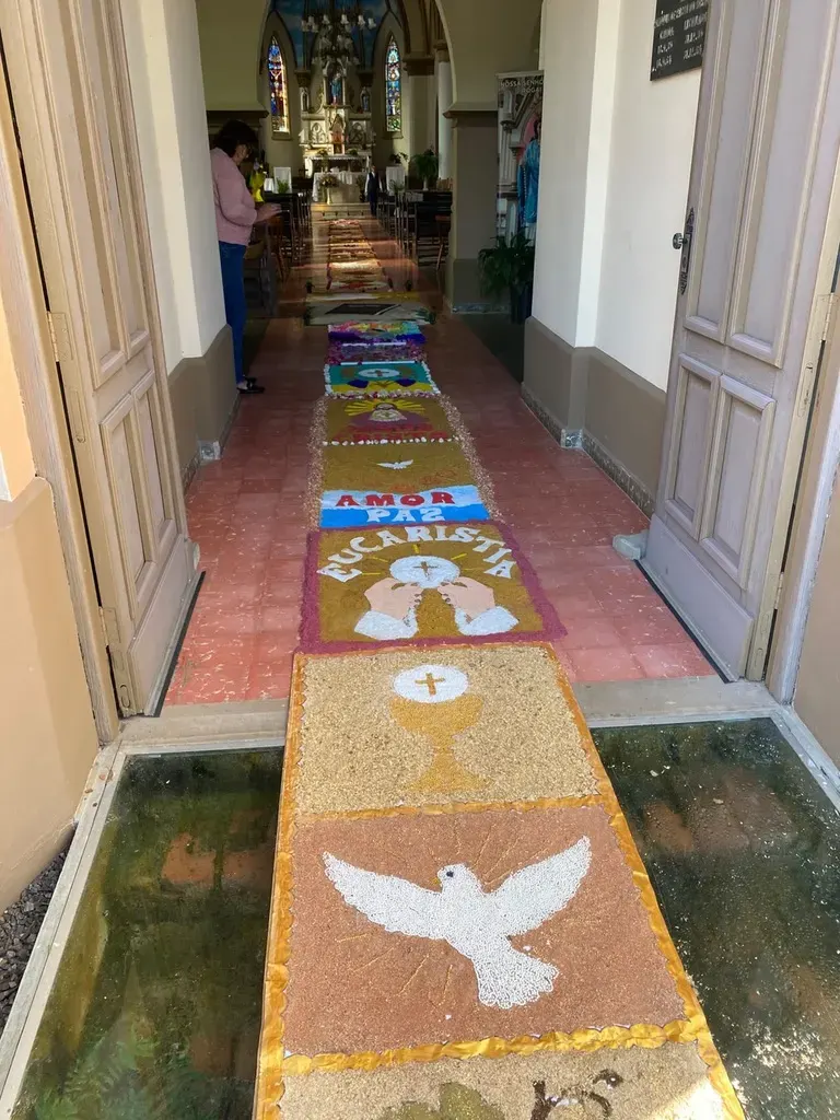 Procissão de Corpus Christi reúne grande número de fiéis na Igreja Matriz de Passo do Sobrado
