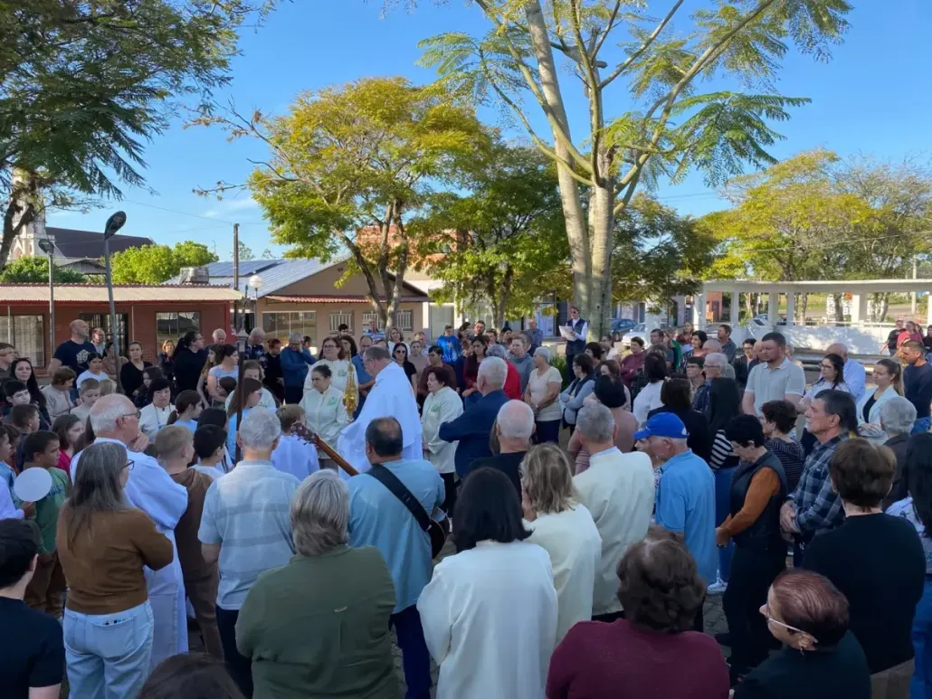 Procissão de Corpus Christi reúne grande número de fiéis na Igreja Matriz de Passo do Sobrado