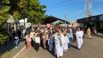 Procissão de Corpus Christi reúne grande número de fiéis na Igreja Matriz de Passo do Sobrado