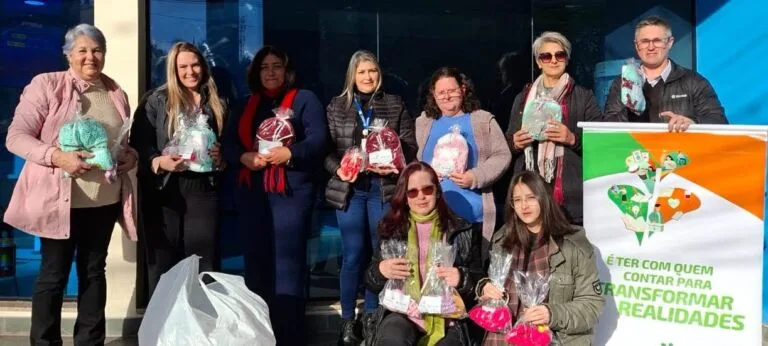 Solidariedade que aquece e transforma: Clube de Mães de Vale Verde entrega peças artesanais a hospitais da região