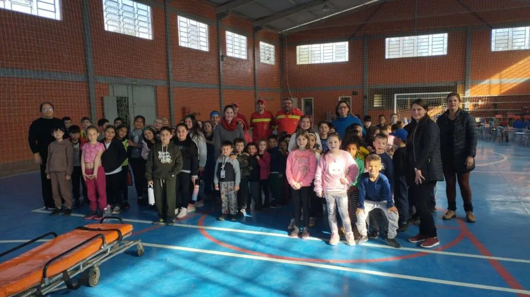 Bombeiros Voluntários reforçam educação preventiva durante a Semana do Bombeiro em Passo do Sobrado