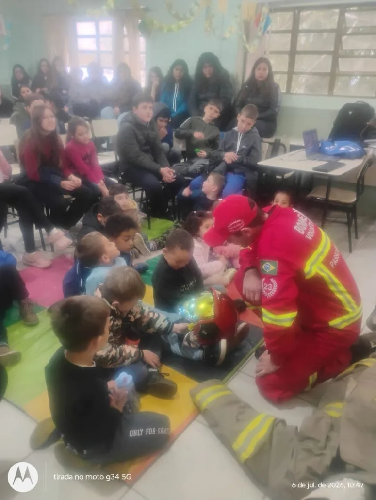 Bombeiros Voluntários reforçam educação preventiva durante a Semana do Bombeiro em Passo do Sobrado