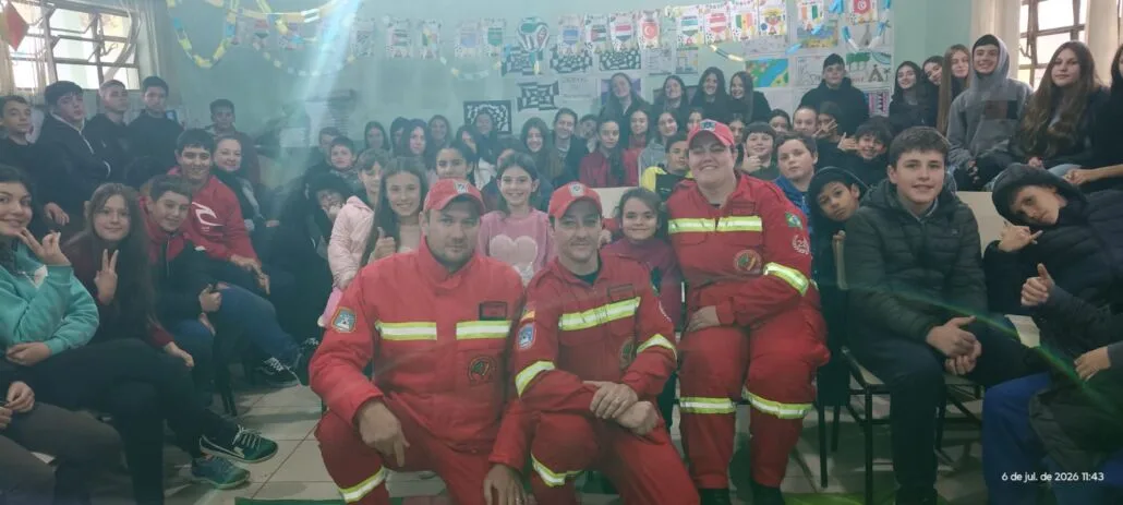 Bombeiros Voluntários reforçam educação preventiva durante a Semana do Bombeiro em Passo do Sobrado