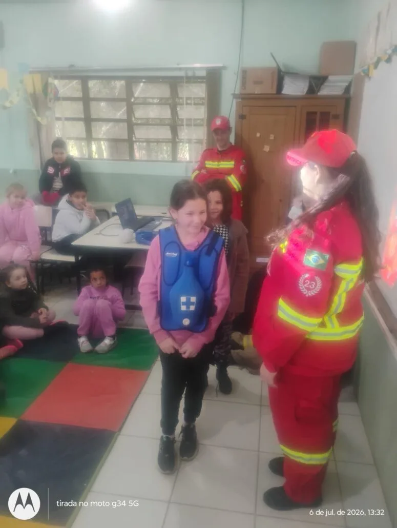 Bombeiros Voluntários reforçam educação preventiva durante a Semana do Bombeiro em Passo do Sobrado