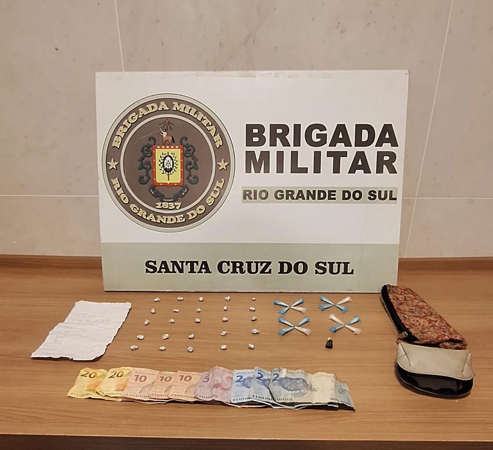 Mulher é presa por tráfico de entorpecentes em Santa Cruz do Sul