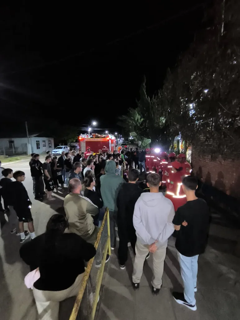 Simulado de incêndio mobiliza comunidade escolar em Passo do Sobrado