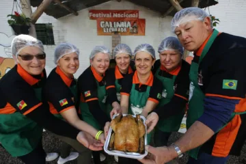 Voluntários são grandes responsáveis pelo crescimento do Festival Nacional da Galinha Recheada