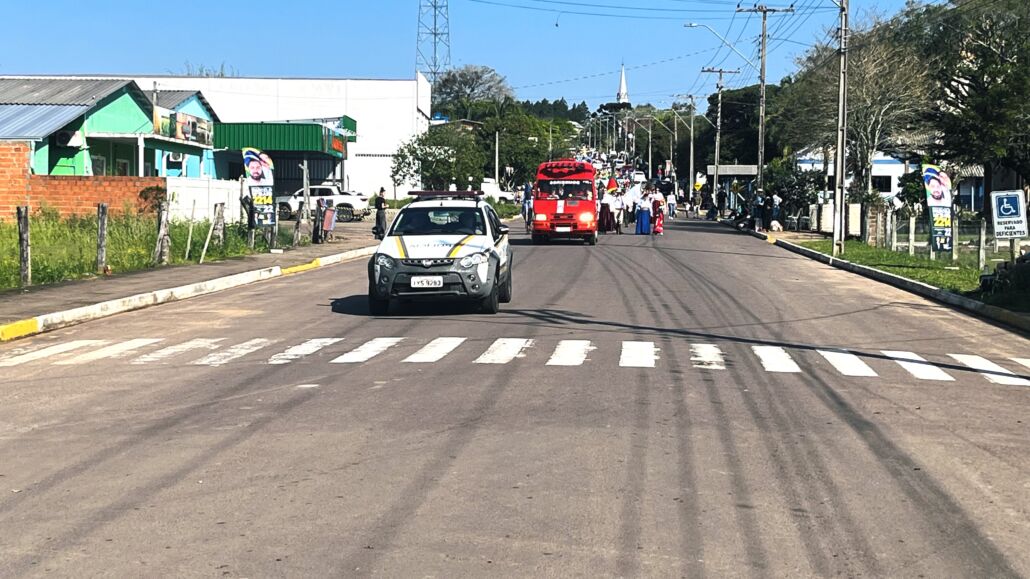 Desfile Farroupilha reúne grande público no centro de Vale Verde