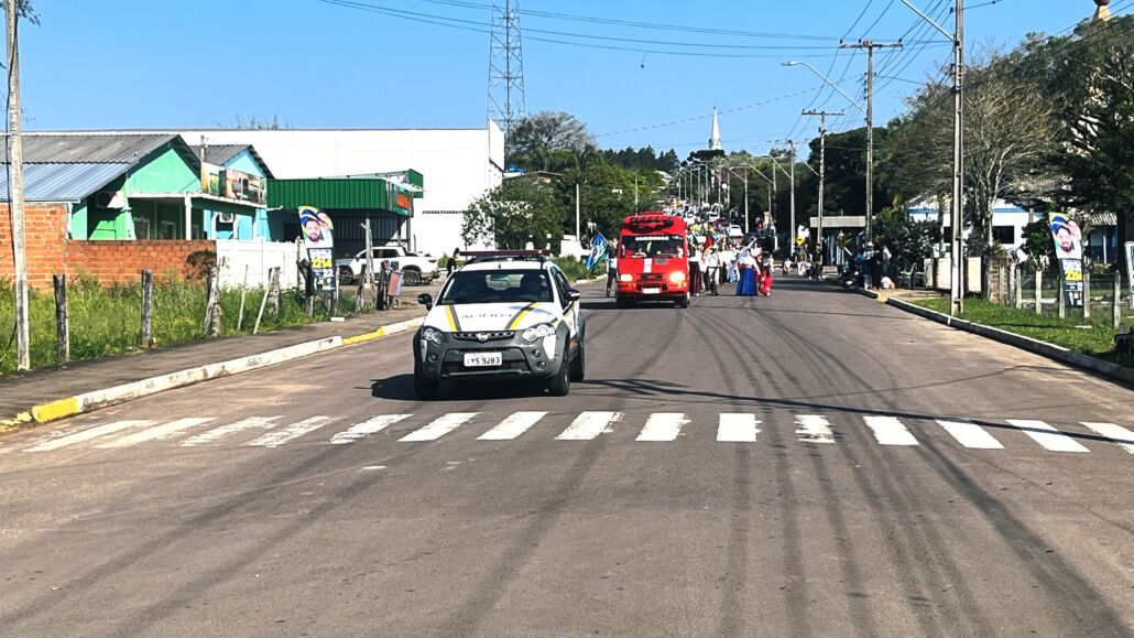Desfile Farroupilha reúne grande público no centro de Vale Verde
