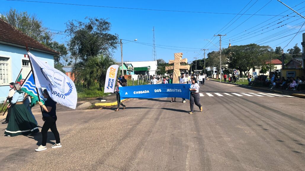 Desfile Farroupilha reúne grande público no centro de Vale Verde