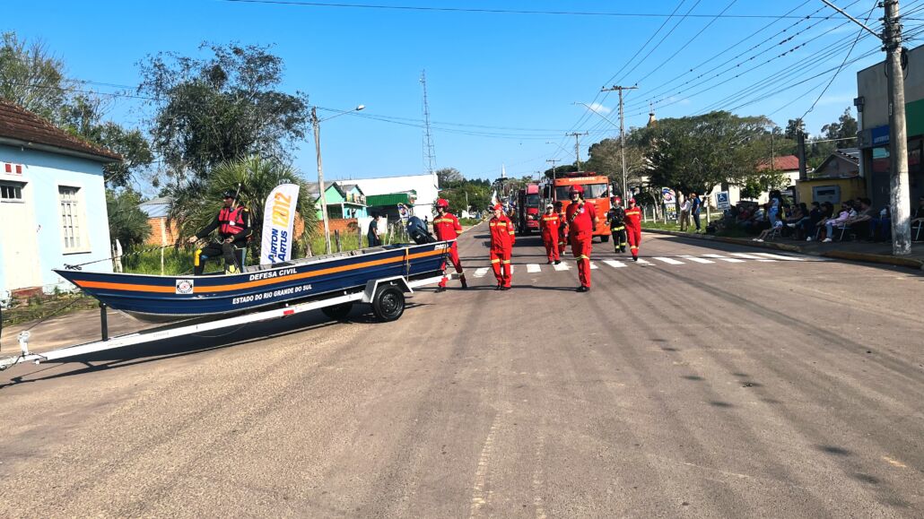 Desfile Farroupilha reúne grande público no centro de Vale Verde