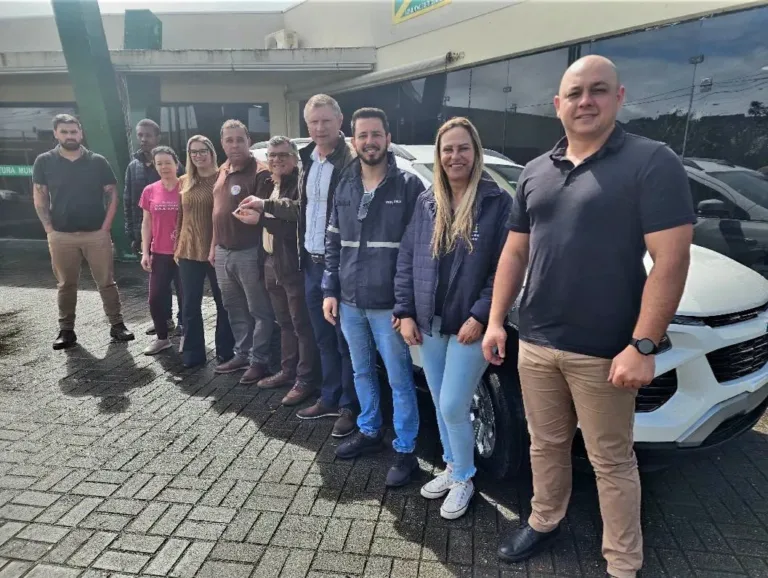 Assistência Social de Vale Verde recebe veículo novo para reforçar atendimentos 