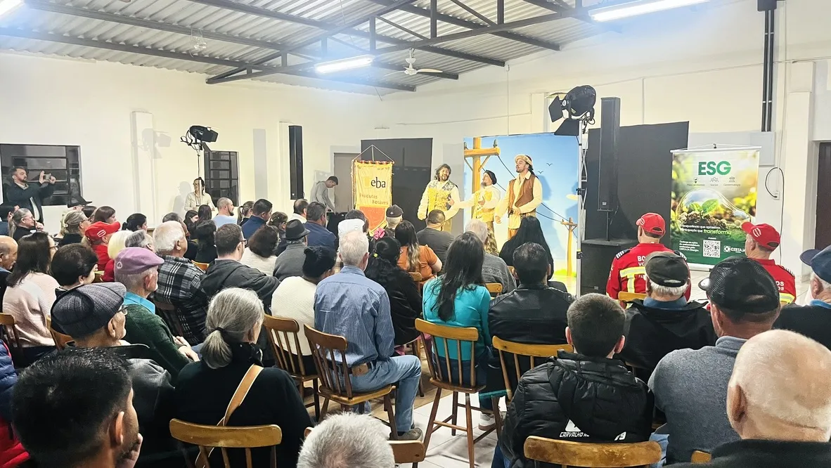 Teatro aproxima associados da CERTAJA e leva alerta sobre segurança elétrica a Capela dos Cunha