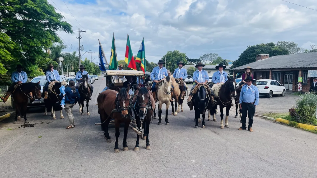 Fusão da Chama Crioula reúne quatro cavalgadas em Passo do Sobrado