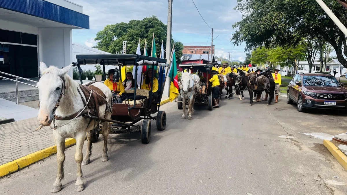 Fusão da Chama Crioula reúne quatro cavalgadas em Passo do Sobrado