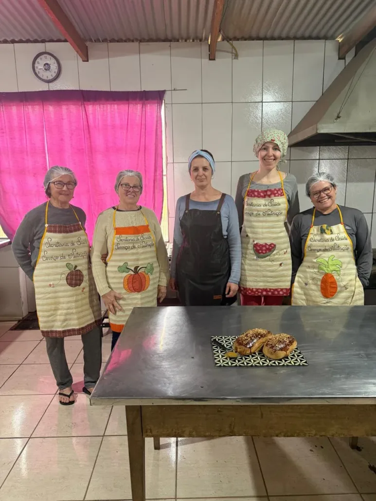 Oficinas culinárias ensinam receitas saudáveis aos grupos do Pratique Saúde
