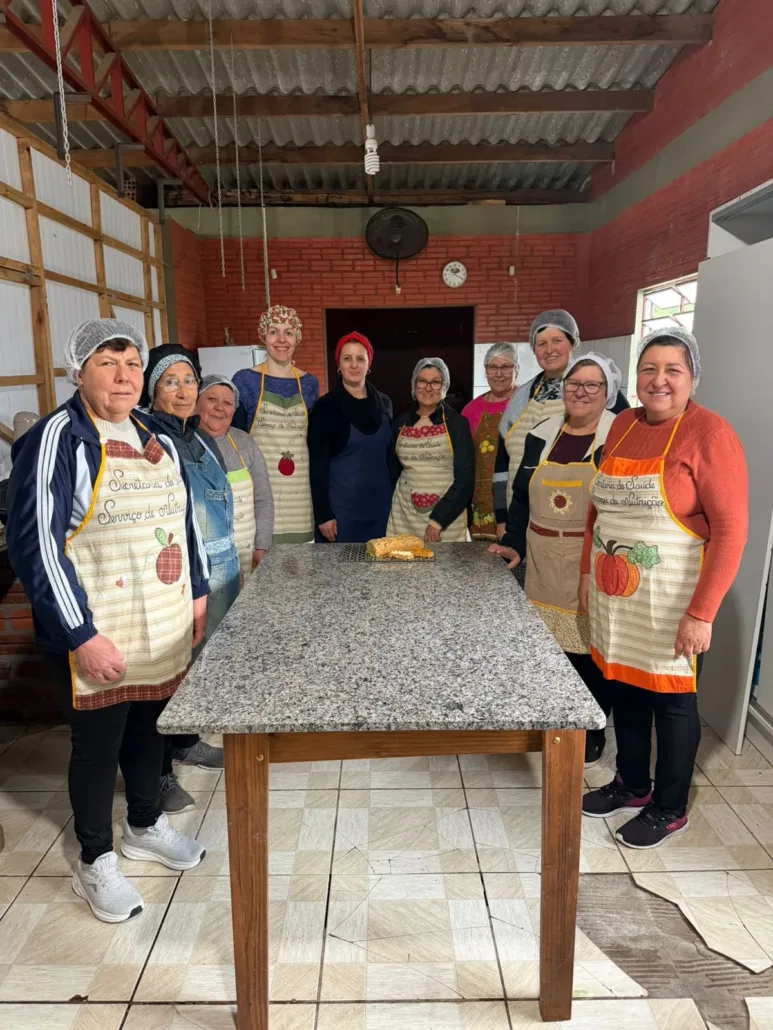 Oficinas culinárias ensinam receitas saudáveis aos grupos do Pratique Saúde