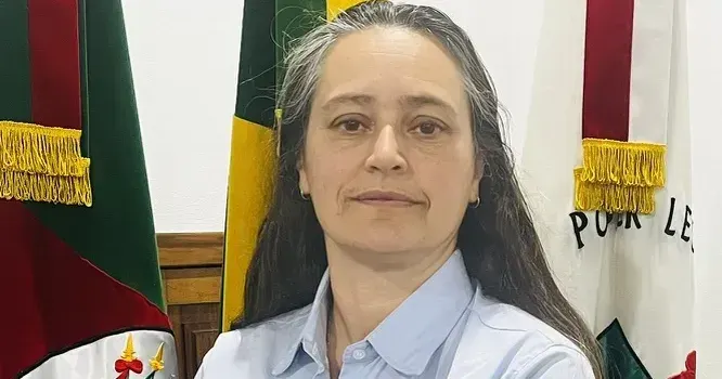 Taitiane destaca futsal feminino e incentiva participação nas eleições