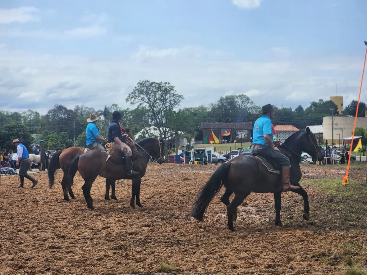 Atividades campeiras marcam o primeiro Acampamento Farroupilha de Vale Verde