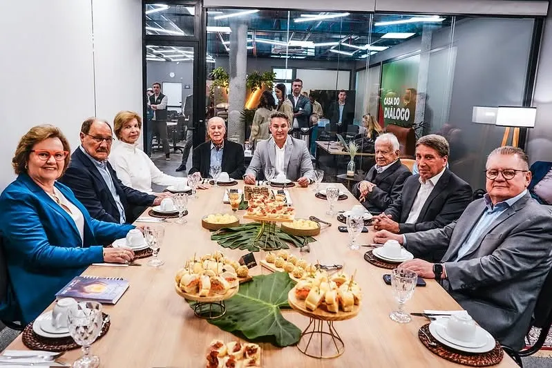 Zucco reúne ex-governadores e anuncia conselho para debater os desafios do RS