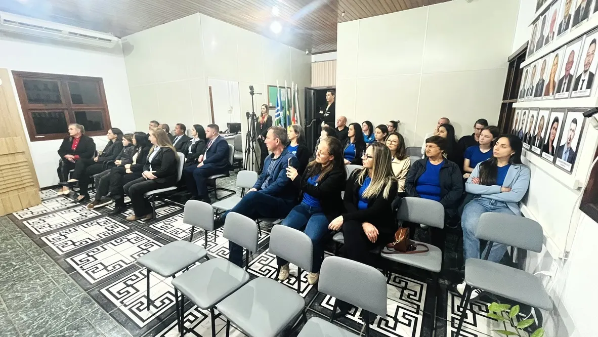 Escola Odette recebe homenagem do Legislativo de Vale Verde