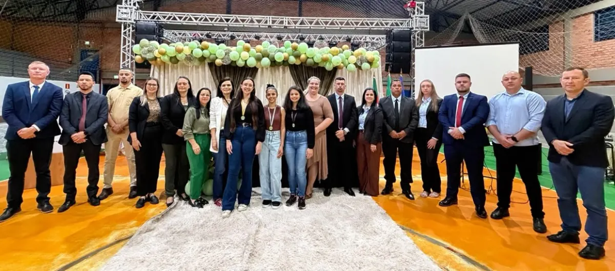 Concurso de redação premia 12 estudantes e valoriza o olhar dos alunos sobre Vale Verde