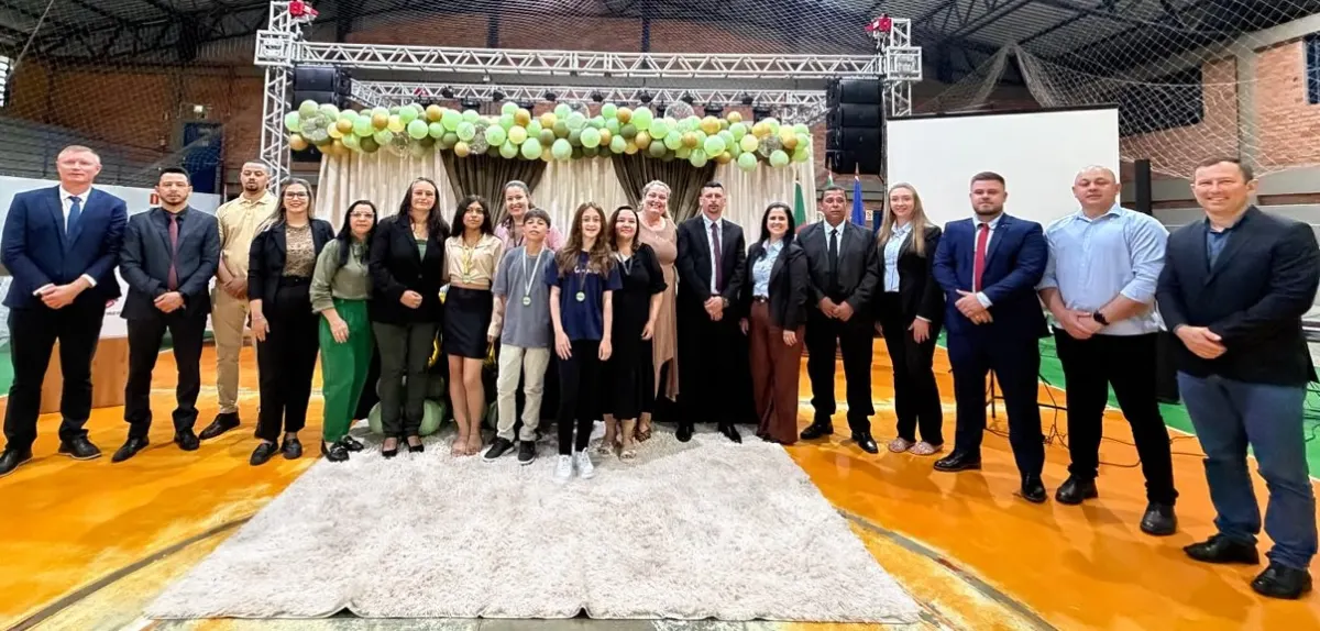 Concurso de redação premia 12 estudantes e valoriza o olhar dos alunos sobre Vale Verde