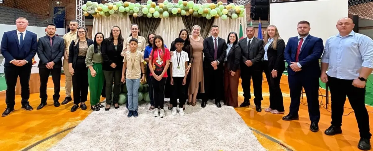 Concurso de redação premia 12 estudantes e valoriza o olhar dos alunos sobre Vale Verde
