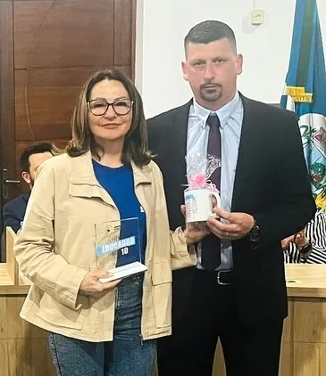 Escola Odette recebe homenagem do Legislativo de Vale Verde