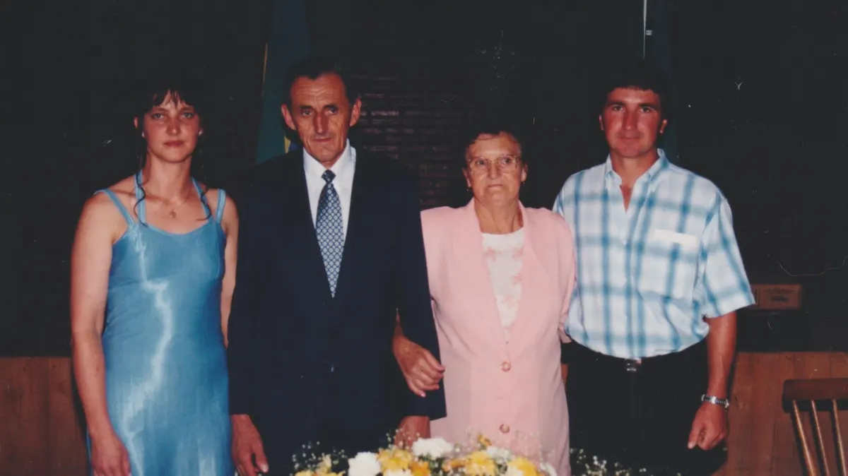 Elisa na posse como vereador junto com o Prefeito Hugo