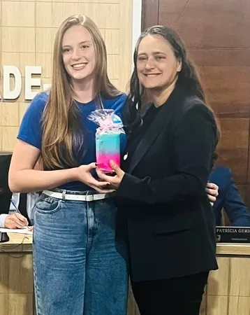Escola Odette recebe homenagem do Legislativo de Vale Verde