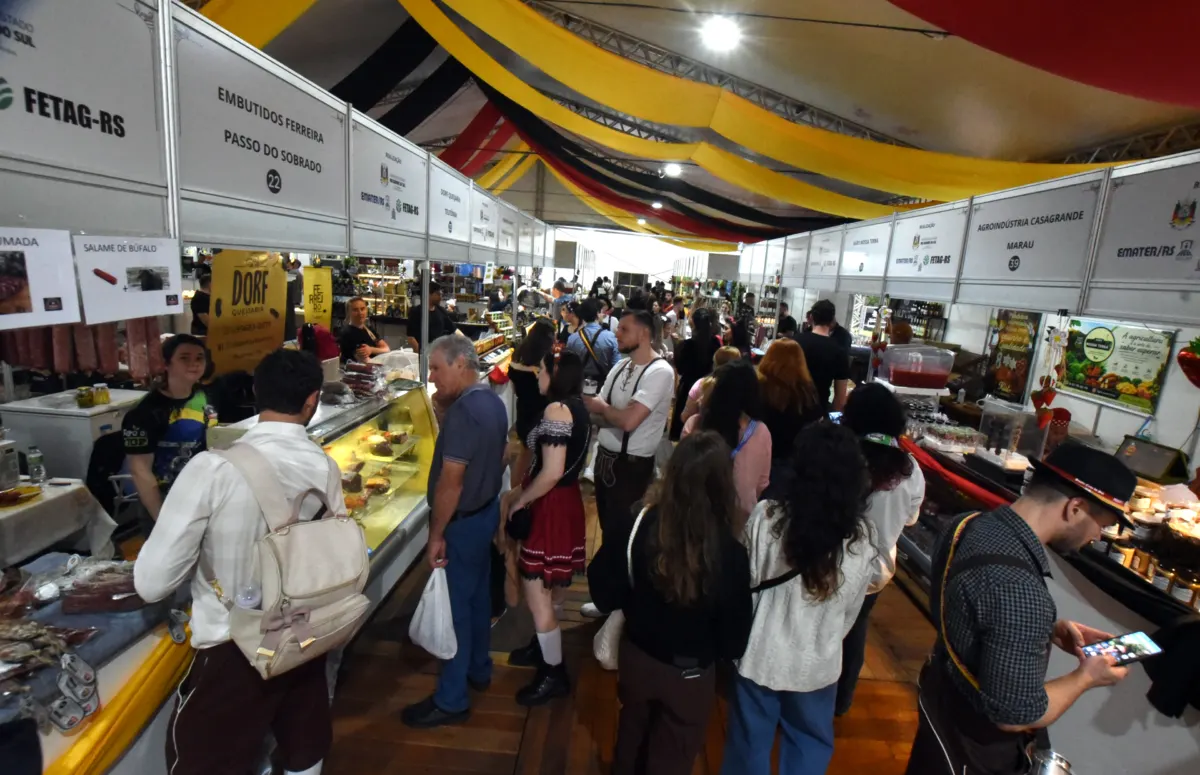 Primeiros dias da 41ª Oktoberfest unem cultura e alegria na segunda maior festa alemã do Brasil