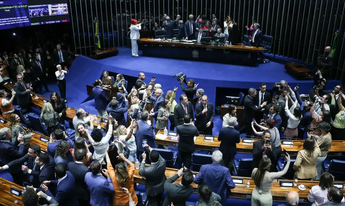 Congresso promulga fim da escala 6x1; jornada será reduzida para 40 horas semanais