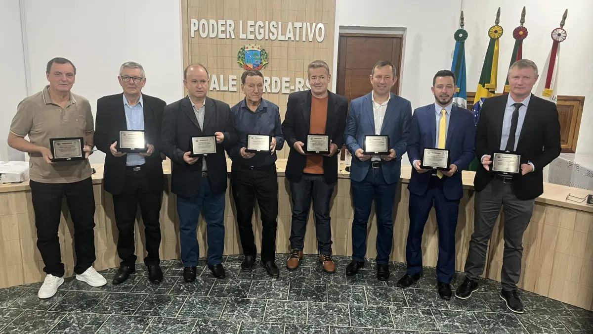 Vale Verde homenageia ex-prefeitos e vice-prefeitos pelos 30 anos de história