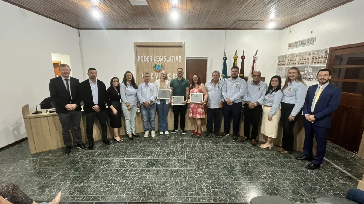 Vale Verde homenageia três servidores por mais de duas décadas de dedicação ao município
