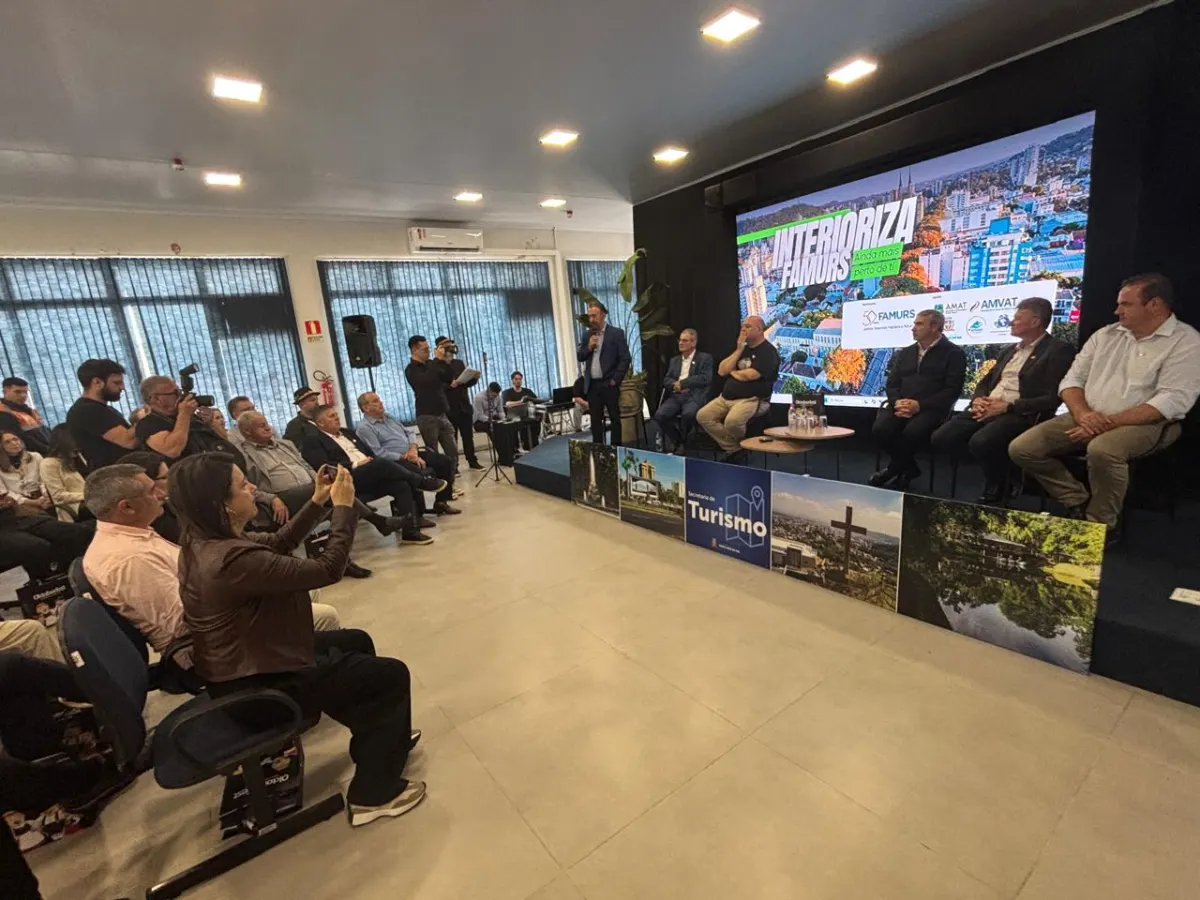 Santa Cruz do Sul reúne lideranças na 4ª Interiorização da Famurs durante a Oktoberfest